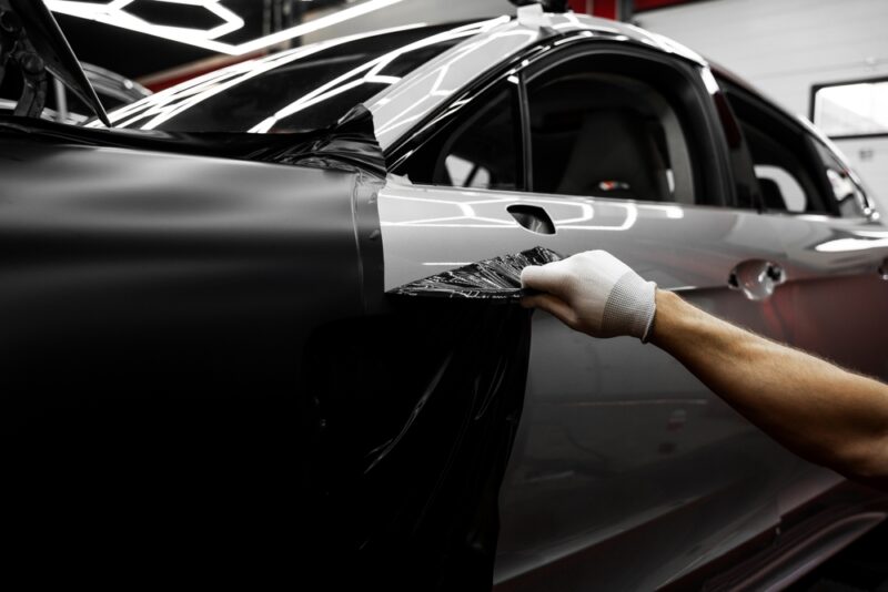 zmiana-koloru-auta-folia-jak-to-zrobic-i-dlaczego-warto-postawic-na-profesjonalny-car-wrapping